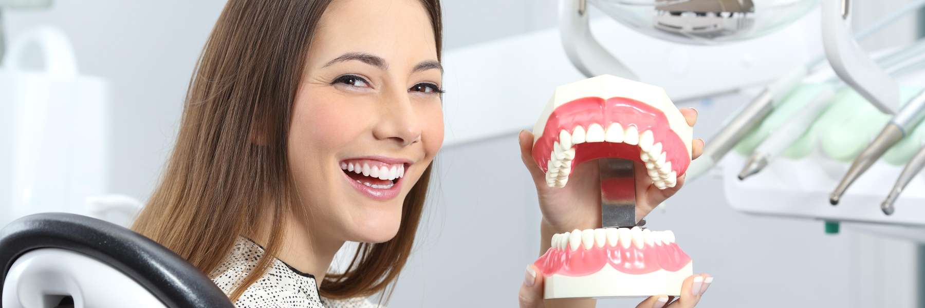 Woman holding a teeth illustration